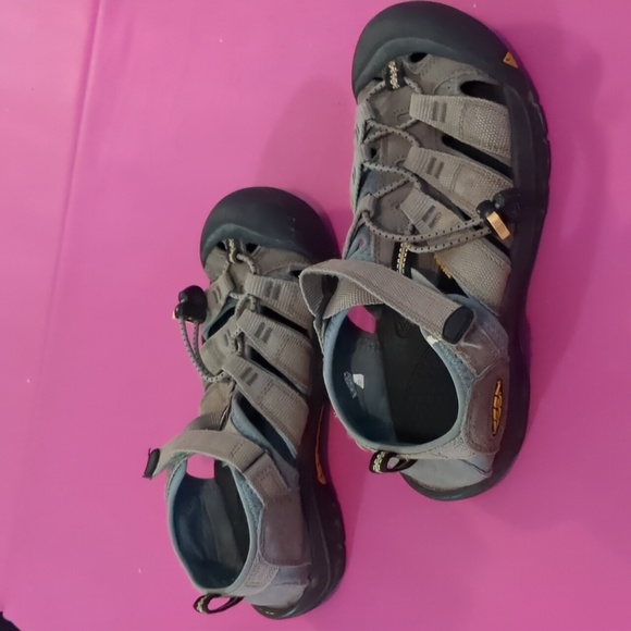 Keen size 7 boys water shoes - Picture 4 of 4